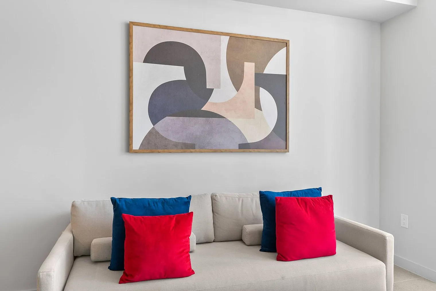 1 bed, 1.0 bath, 645 sqft, $3,937 — Photo 2