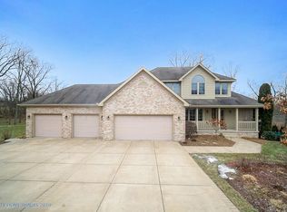 106 Fleetwood Dr N, Valparaiso, IN 46385