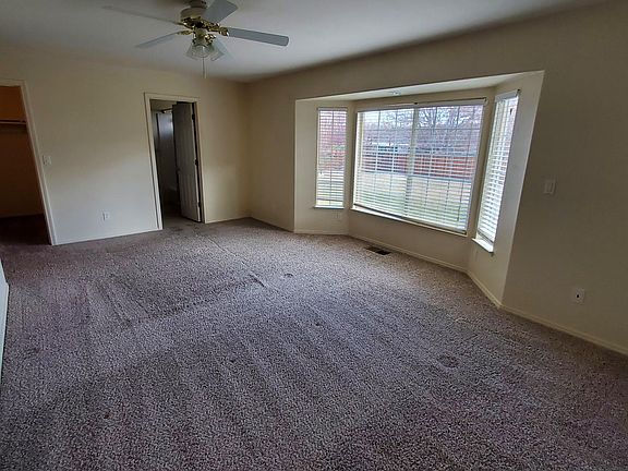 Large master suite with walk in closet