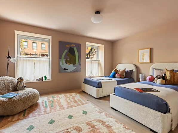 323 Clinton Street image 25 of 30