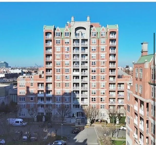 40 Oceana Dr W APT 9B photo 1