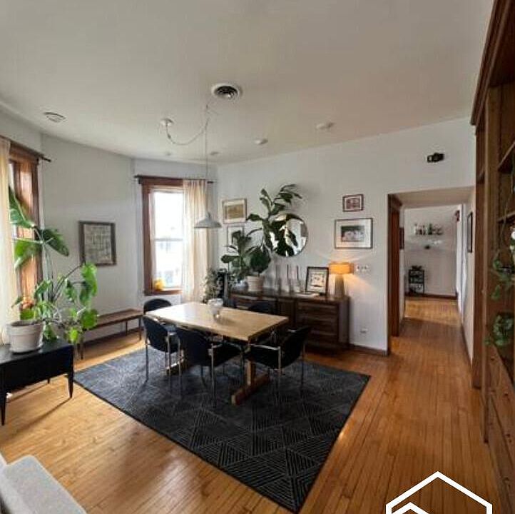 1st image of 2212 N Sawyer Ave #2