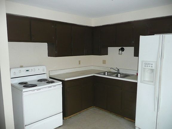 3rd image of 2244 Dupont Ct