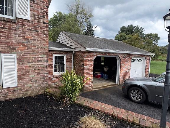 3rd image of 247 Yarmouth Ln
