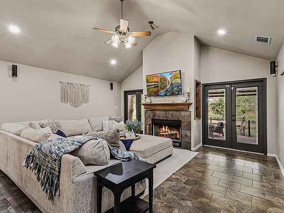 5th image of 129 Donna Dr