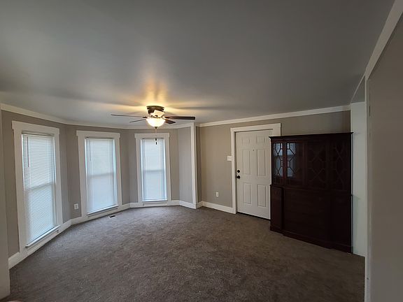 5th image of 623 Wood St