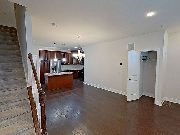 2nd image of 711 Lakeview Ct