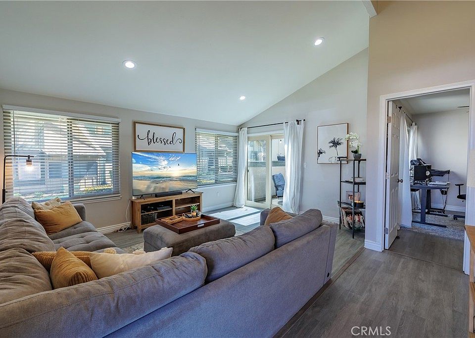 1st image of 1422 Camelot Dr