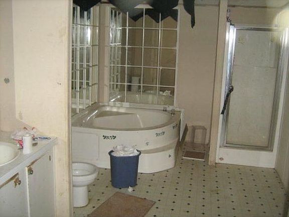 3rd image of 211 Lonesome Dove Dr