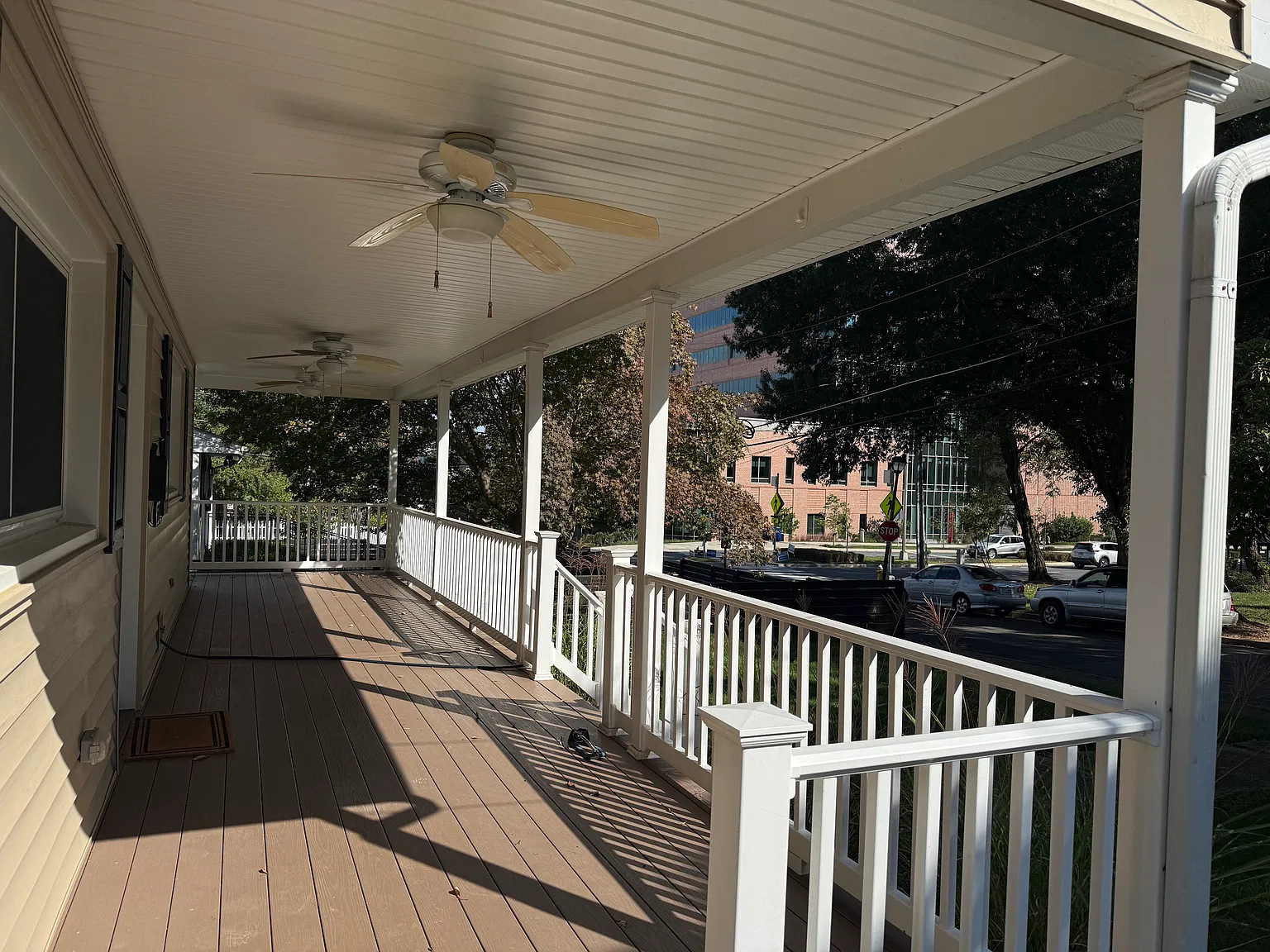3 bed, 1440 sqft, $4,200 — Photo 2