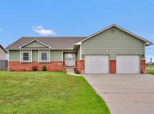 640 W Prairie Parkway Ct, Benton, KS 67017