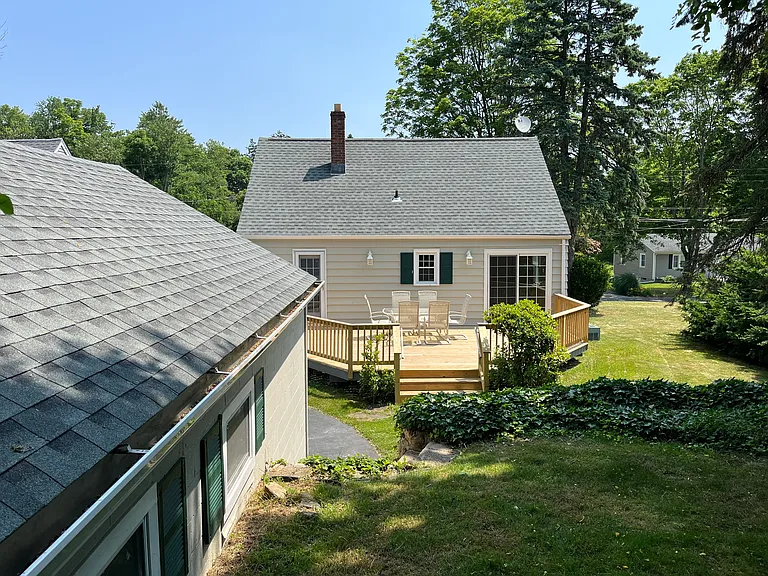 48 Spring Ln — Photo 4
