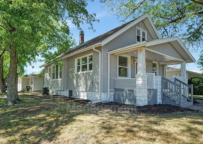 351 N Clarmar Ave — Photo 1