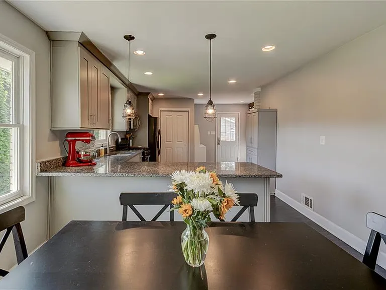 1848 Winthrop Dr SE — Photo 9