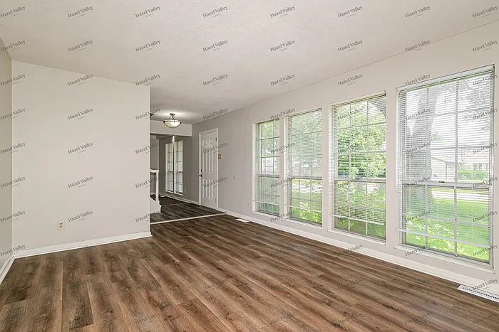 2305 Bramble Ln — Photo 6