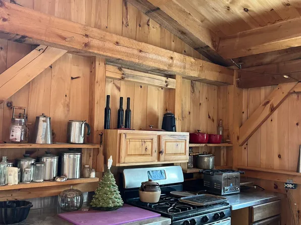 2924 New Duck Pond Road, Sheffield, VT 05866