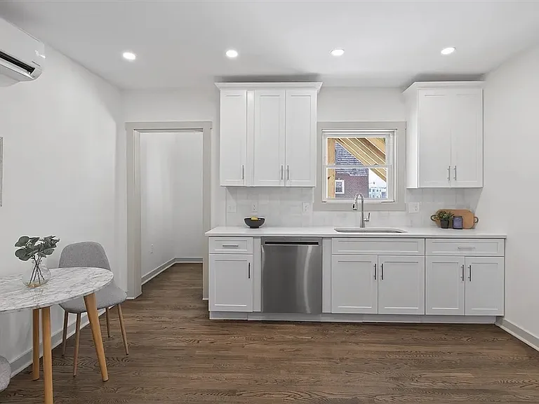 79 Fox St #1 — Photo 3