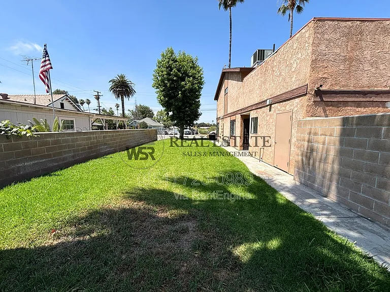 1966 W Linden St — Photo 2