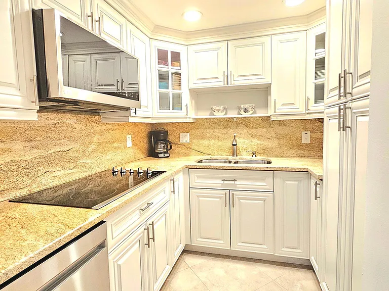 140 Seaview Ct #9 — Photo 14