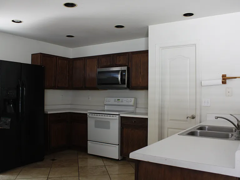 2817 W Silver Creek Ln — Photo 8