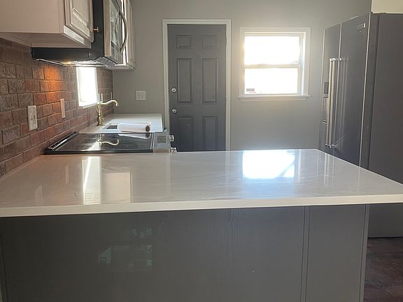 5th image of 504 Elsmere St