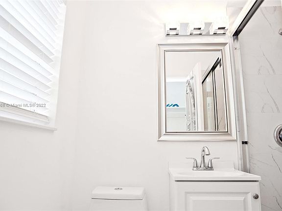 4th image of 4105 N Ocean Dr #6