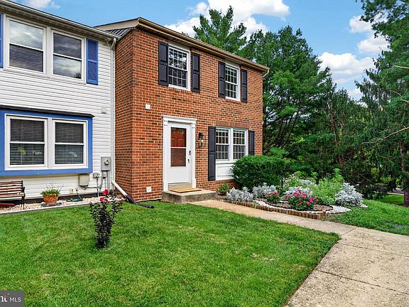 2nd image of 10632 Delfield Ct