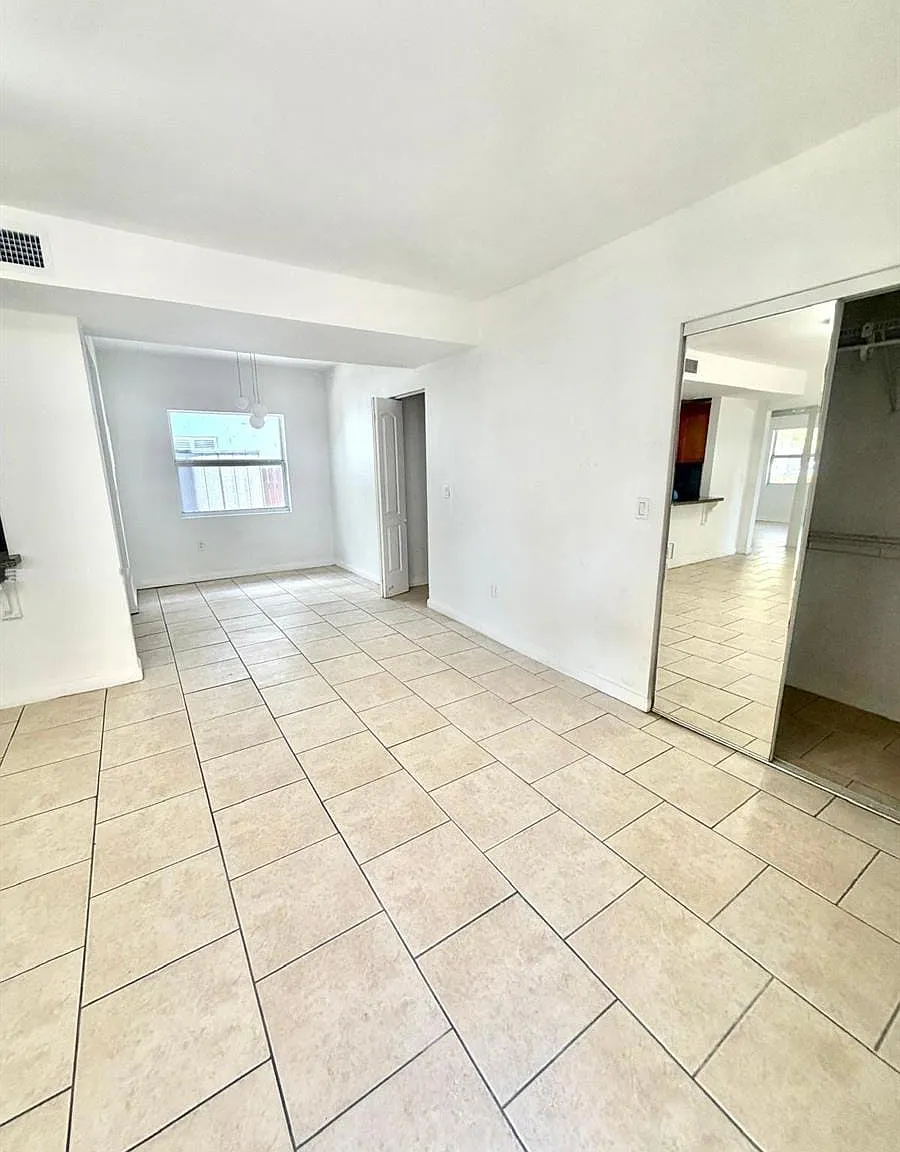 2 bed, 1000 sqft, $2,150 — Photo 4