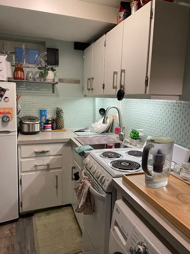 kitchen equipped - 3412 10th Ave W #C