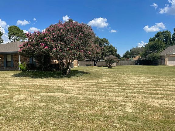 5th image of 209 Victoria Dr
