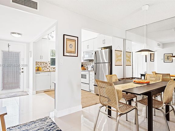 5th image of 9421 Sunrise Lakes Blvd APT 208