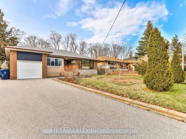 36 Dewlane Dr, Toronto, ON M2R 2P8