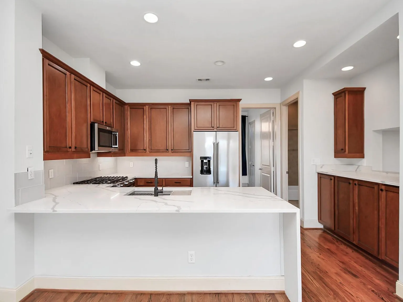 3 bed, 1971 sqft, $3,000 — Photo 3