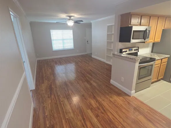 2350 Bering Dr, Houston, TX 77057