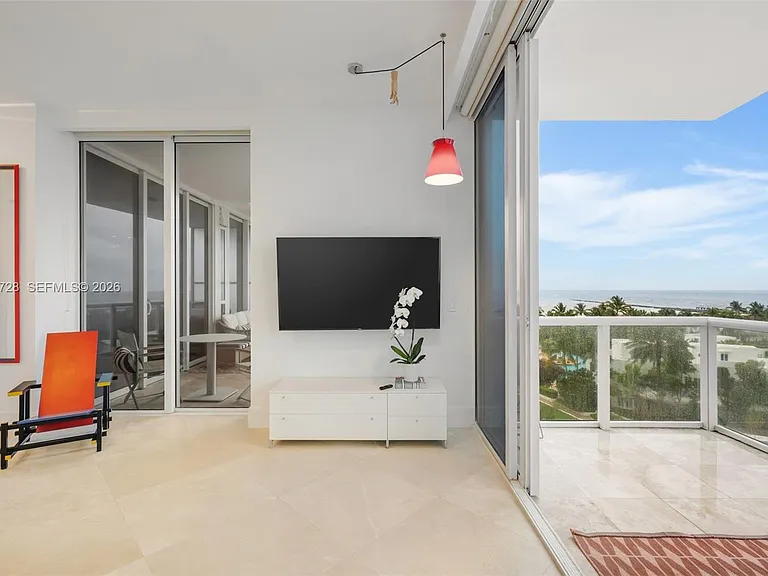 50 S Pointe Dr #903 — Photo 12