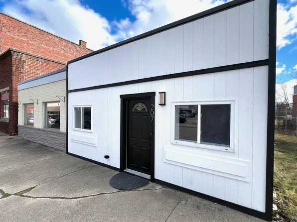 207 W Main St, Colfax, IN 46035