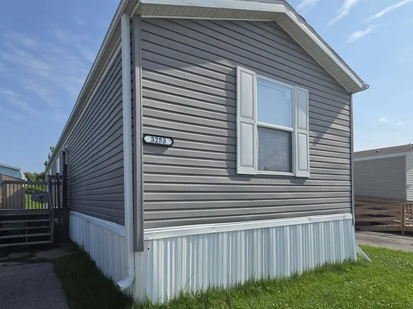 3253 Bristol Rd, Waterloo, IA 50701
