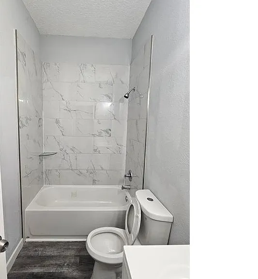 1446 W 23rd St — Photo 3