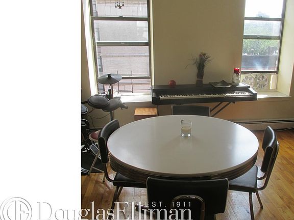 4th image of 319 E 105th St APT 6F