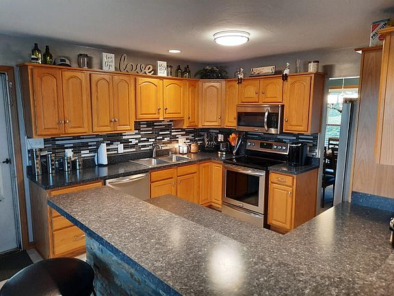 5th image of 212 Joseph Ln