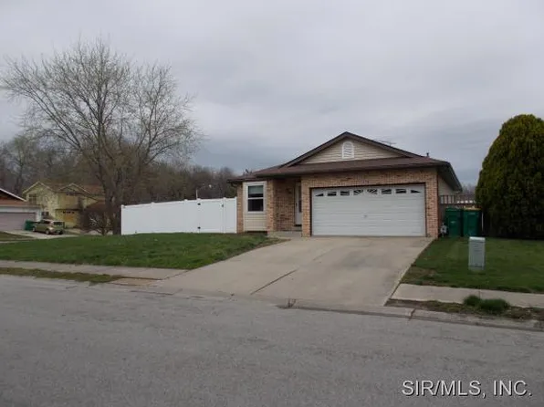 1416 Royal Oak Ct, O Fallon, IL 62269