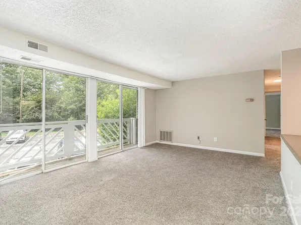 9541 Shannon Green Dr APT E, Charlotte, NC 28213