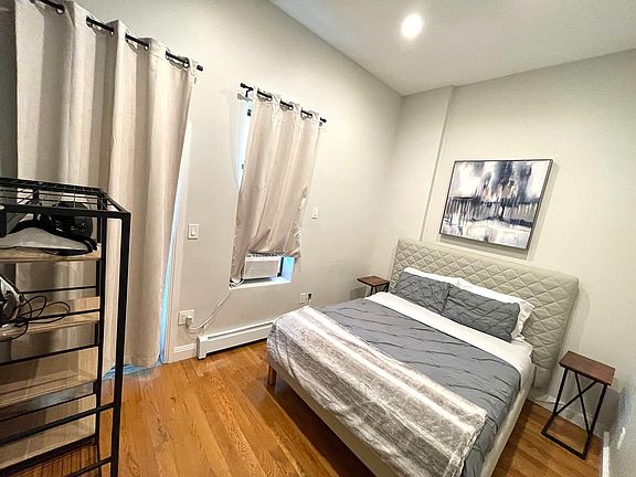 3rd image of 519 W 48th St APT 3