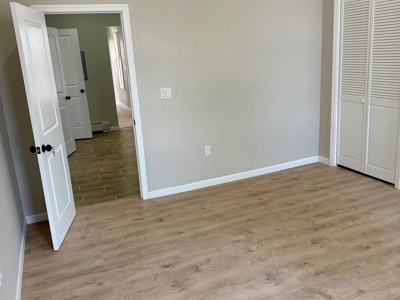4 bed, 1.5 bath, 1000 sqft, $3,395 — Photo 3