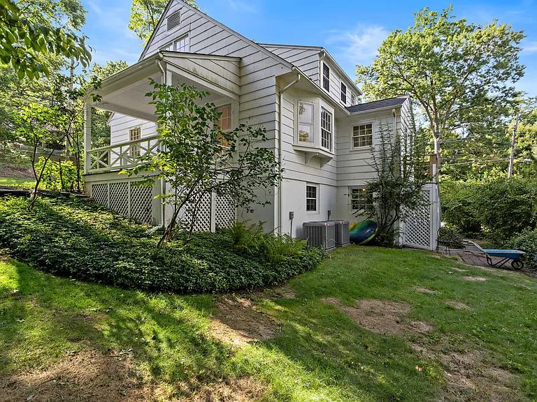 154 N Franklin Tpke — Photo 16