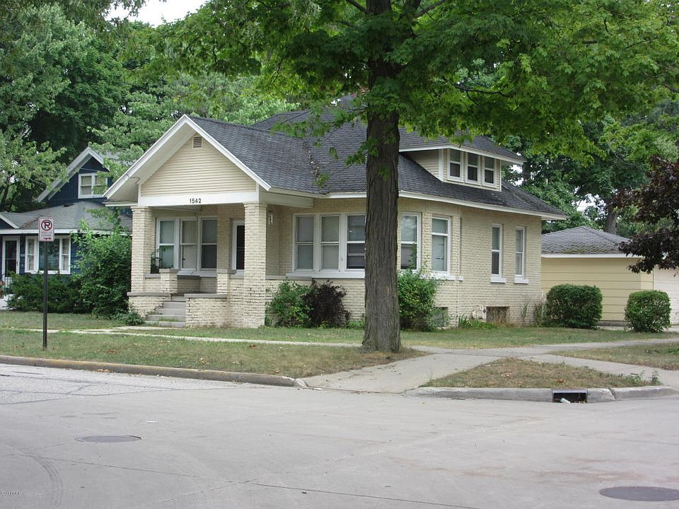 1st image of 1542 Leahy St