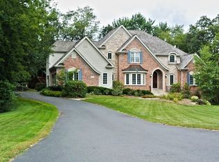 1125 Galloway Dr, Woodstock, IL 60098