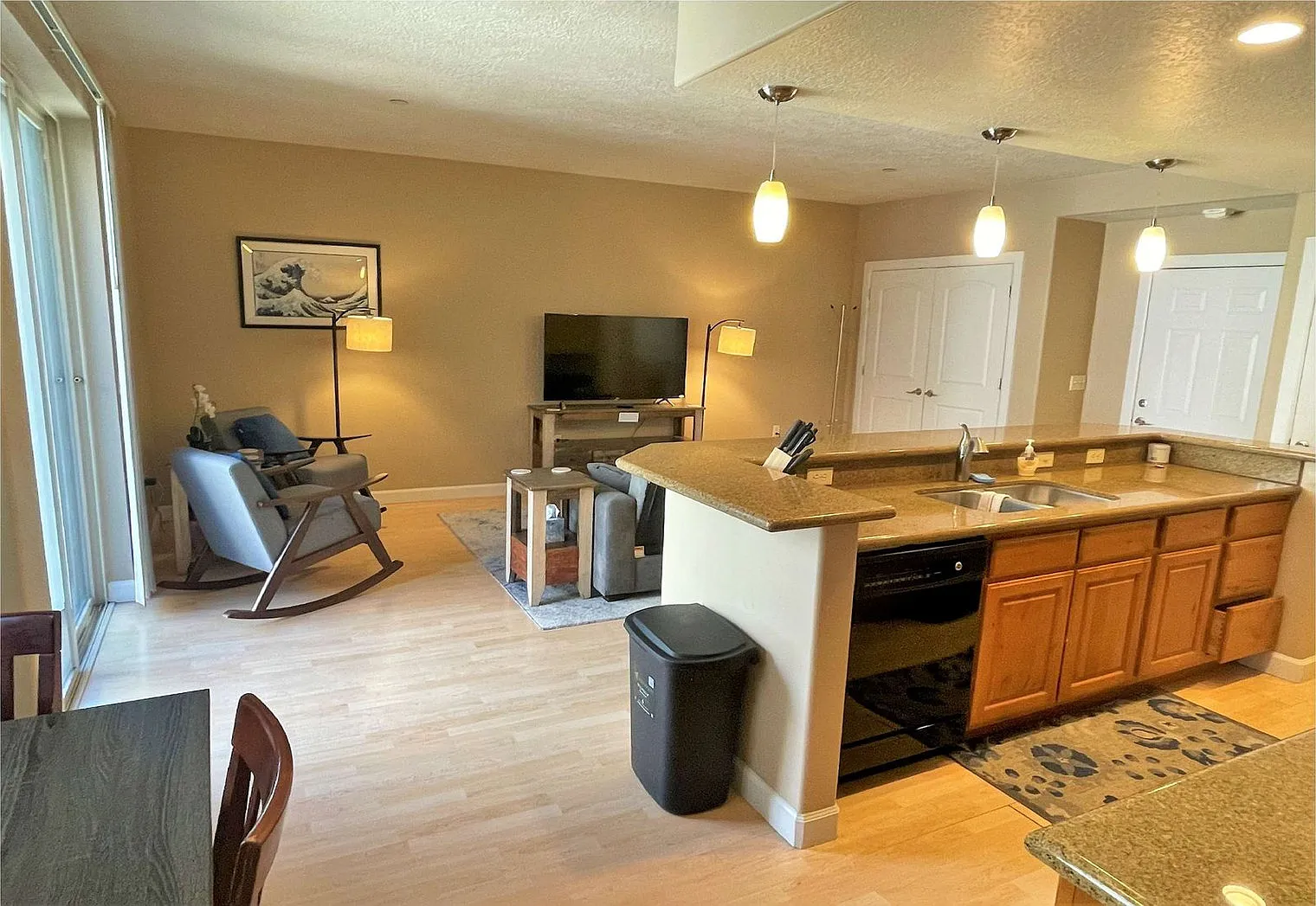 1 bed, 1.0 bath, 839 sqft, $3,614 — Photo 4