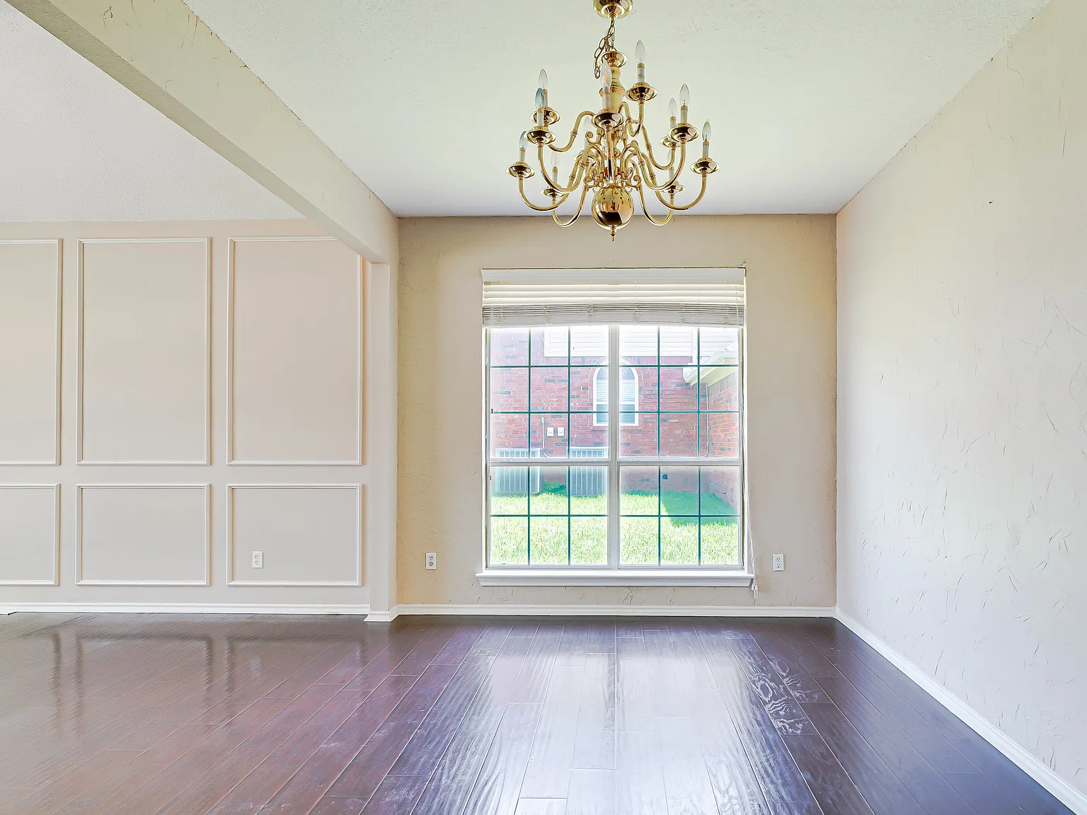 3 bed, 1995 sqft, $2,545 — Photo 4