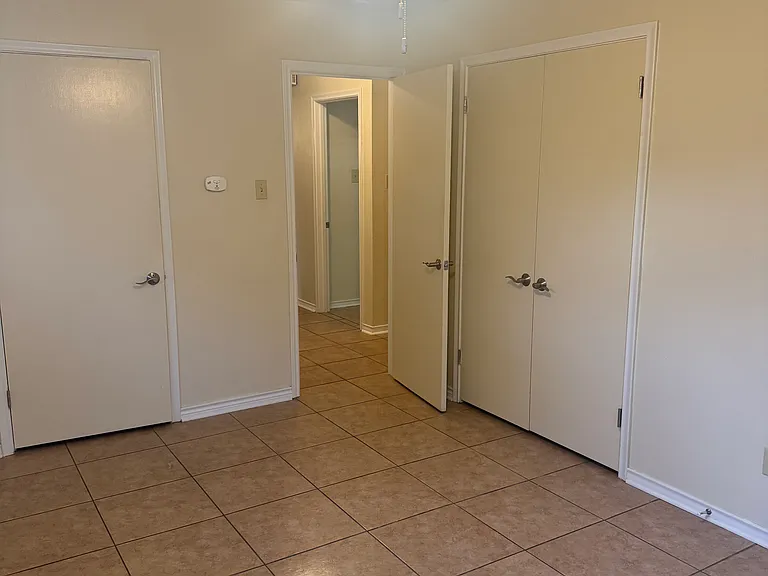 2121 Woodhaven Dr — Photo 9